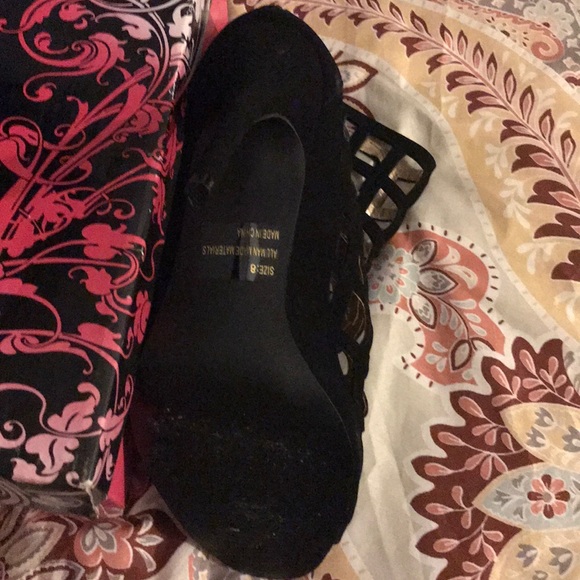 Shoes - Picture 2 of 3